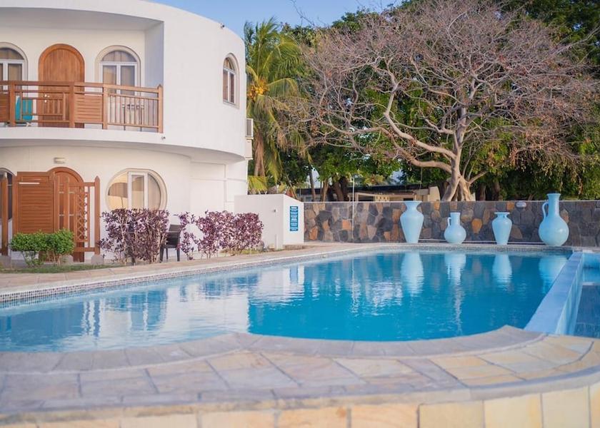 MU Flic-en-Flac Exterior Detail