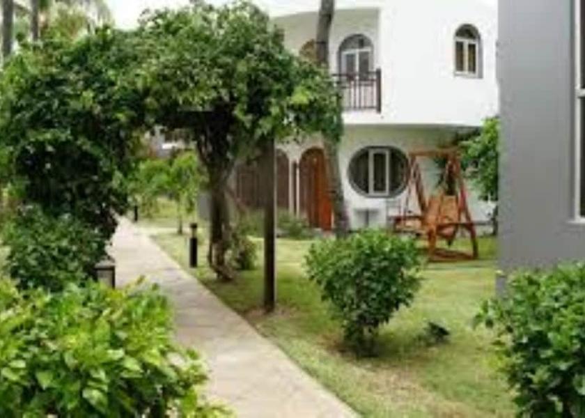 MU Flic-en-Flac Exterior Detail