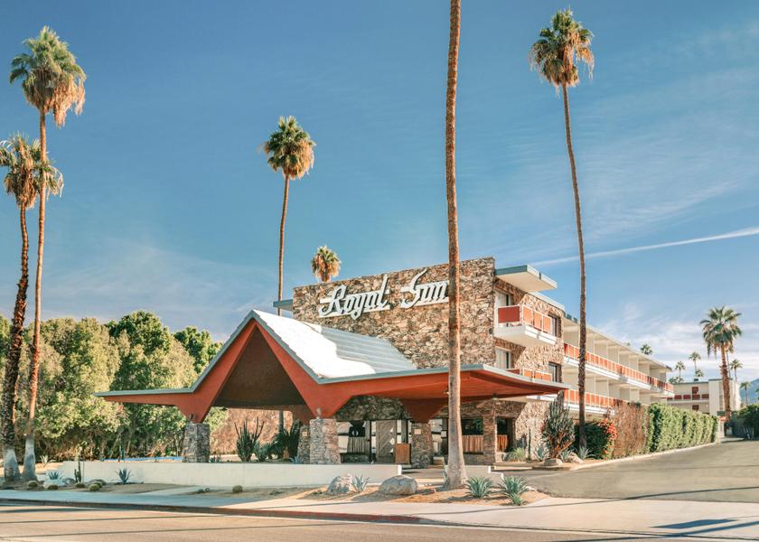 California Palm Springs Hotel Exterior