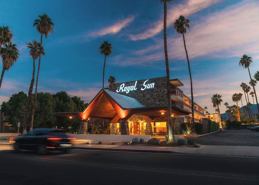 California Palm Springs Exterior