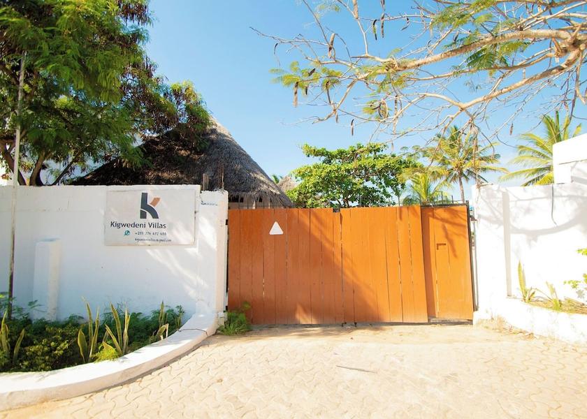  Nungwi Front of property