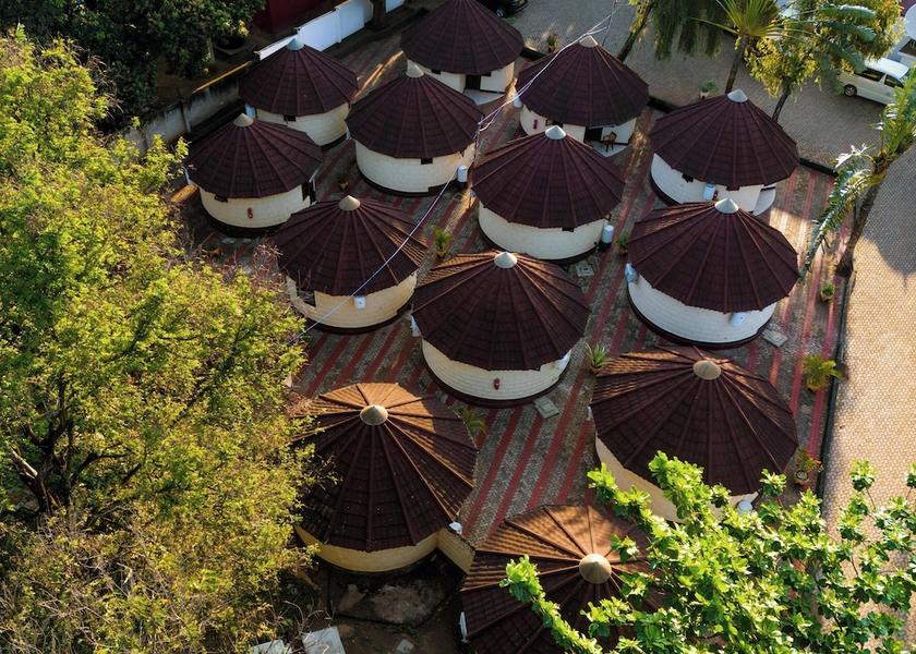  Moshi Exterior Detail