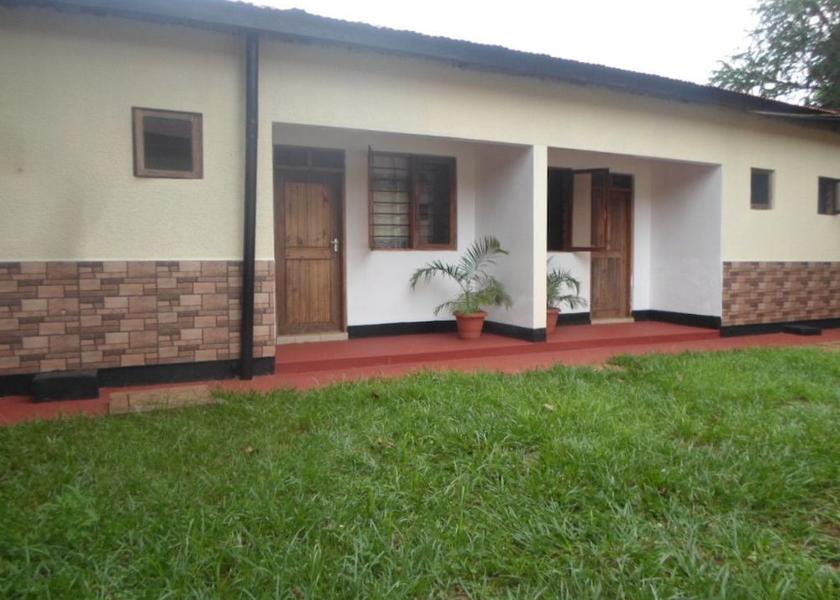  Moshi Exterior Detail