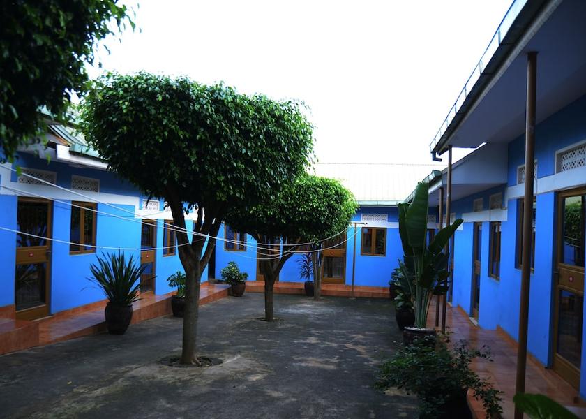  Kanungu Courtyard