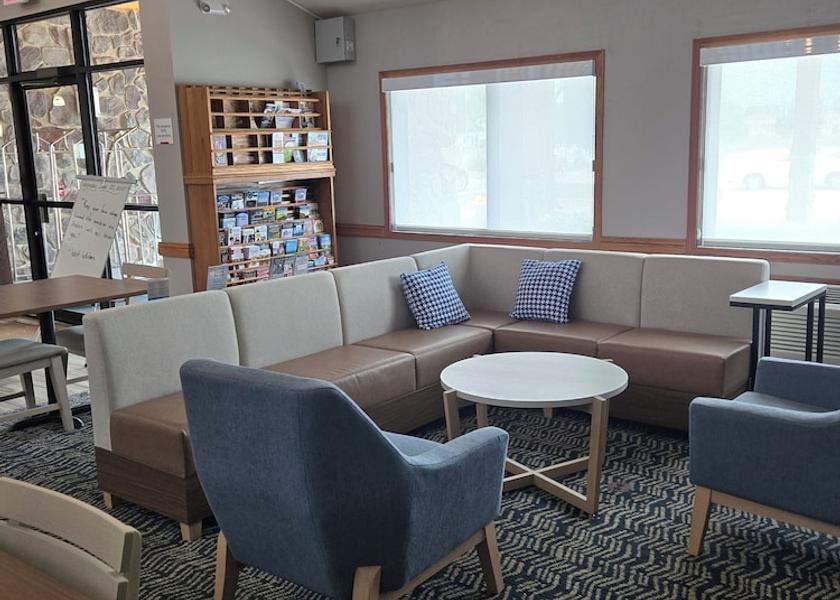 Wisconsin Sturgeon Bay Lobby