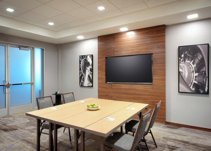 California Hawthorne Meeting facility