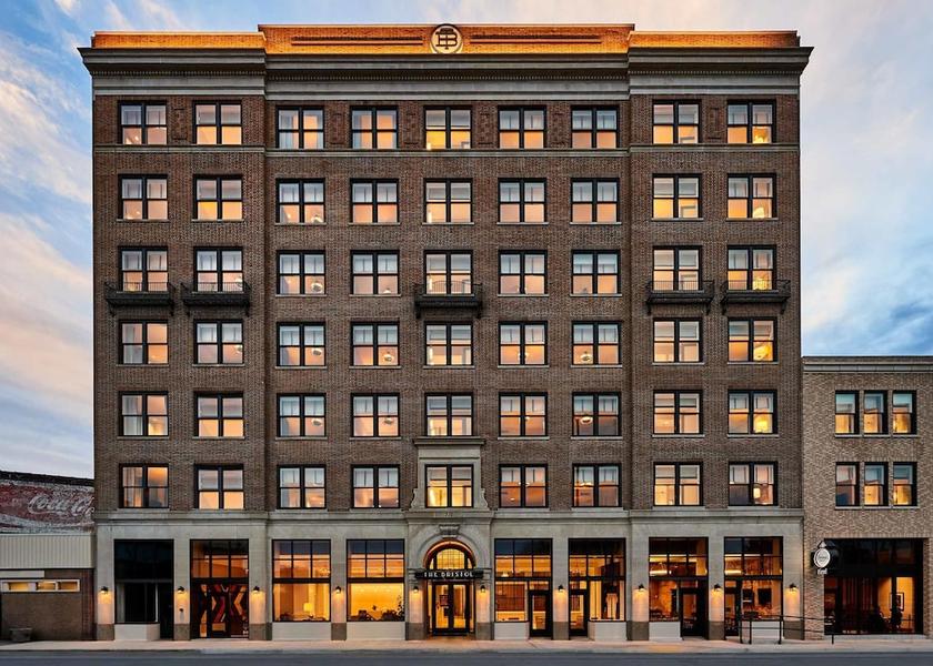 Virginia Bristol Front of property - evening/night