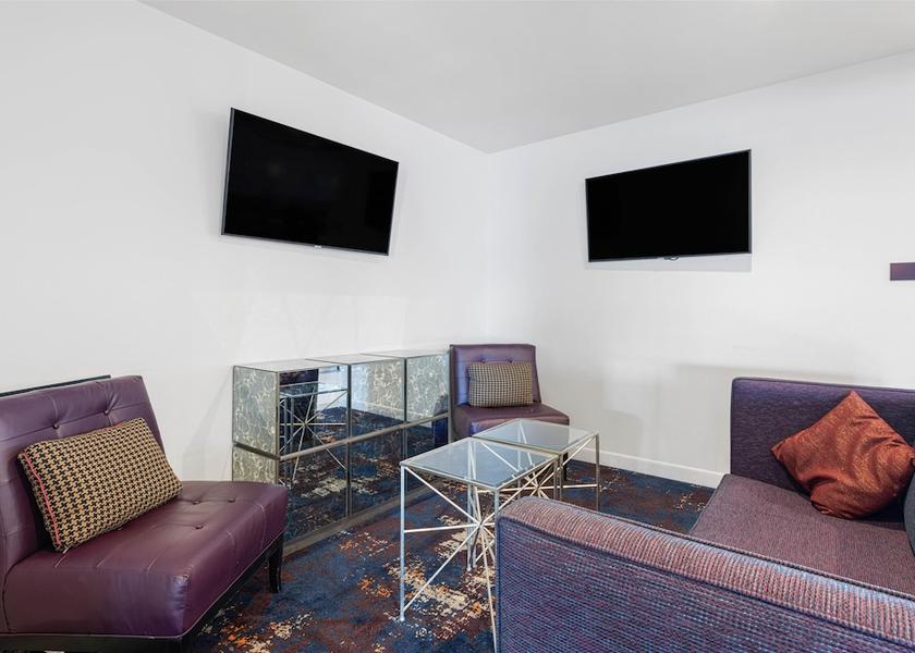 Wisconsin New Richmond Lobby