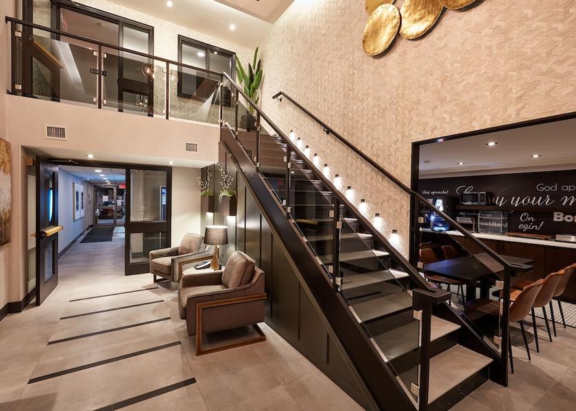 Lobby lounge