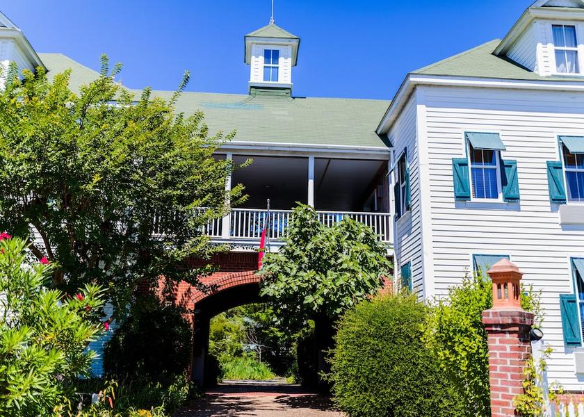 North Carolina Manteo Property grounds