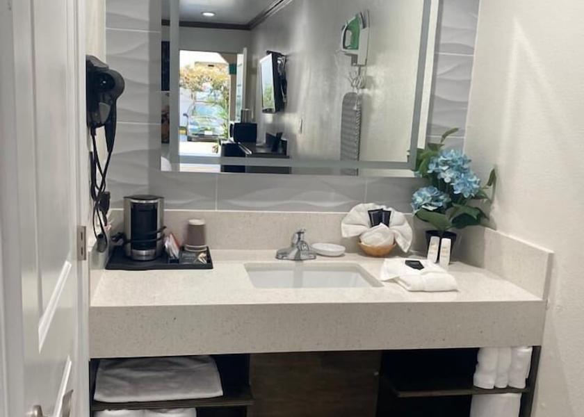 California Huntington Beach Bathroom