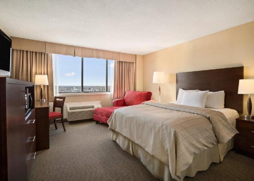 Ontario Timmins Deluxe Queen Room