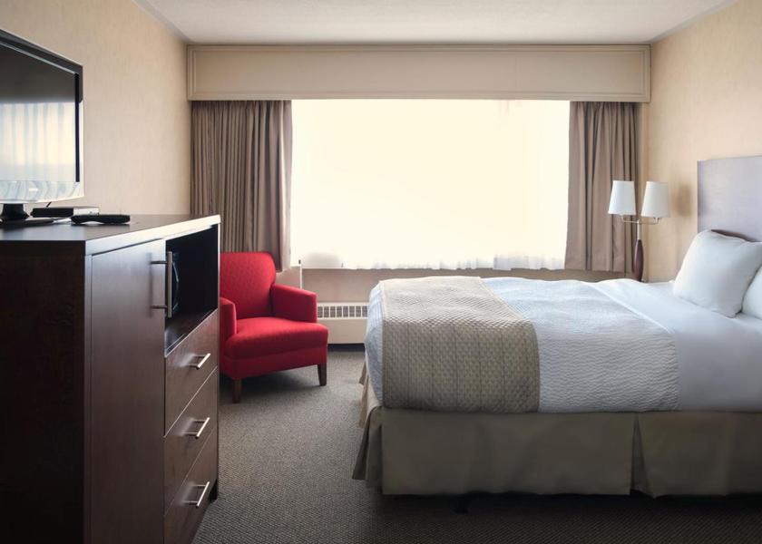 Ontario Timmins Deluxe Queen Room