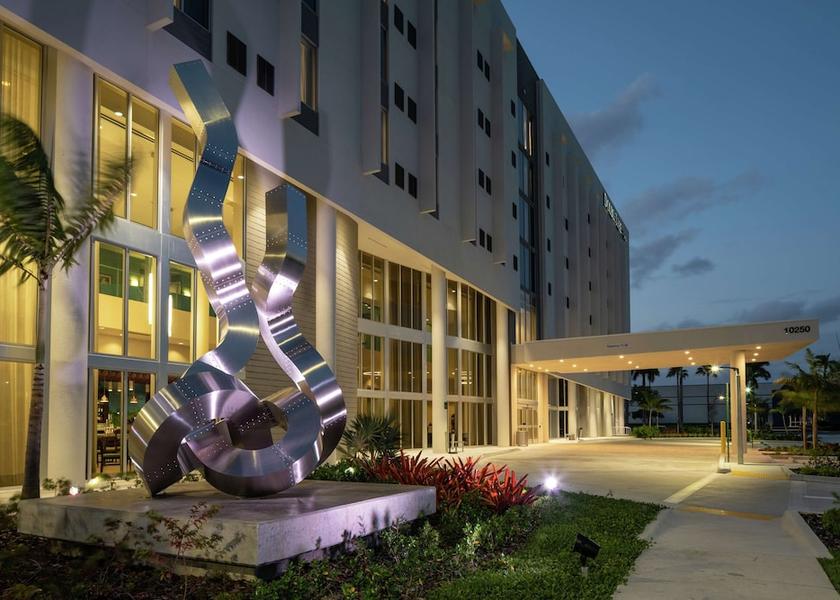 Florida Doral Exterior Detail