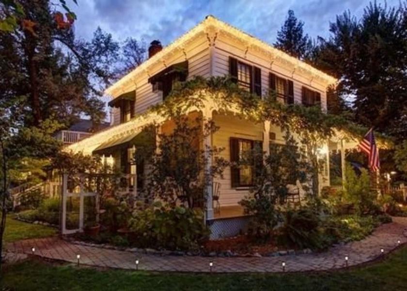 California Murphys Facade