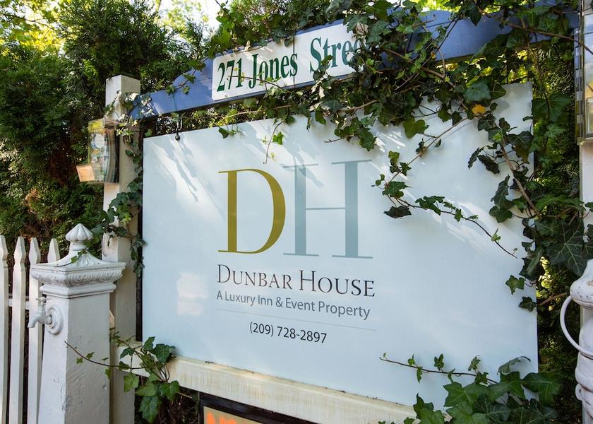 California Murphys Facade