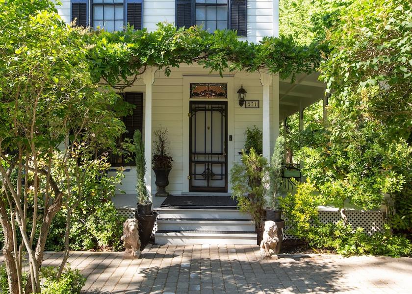 California Murphys Entrance