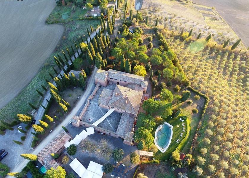 Tuscany Asciano Property Grounds