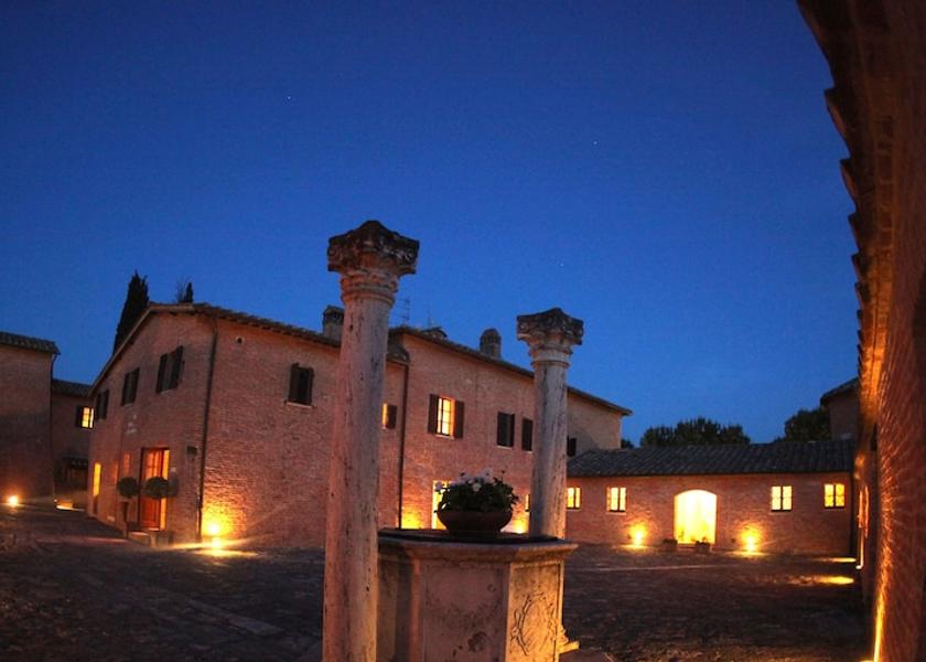 Tuscany Asciano Courtyard