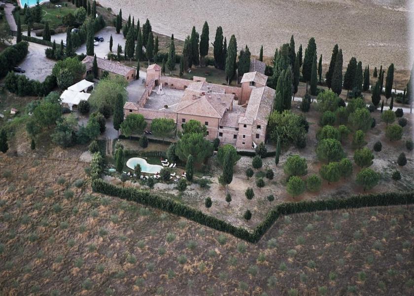 Tuscany Asciano Property Grounds