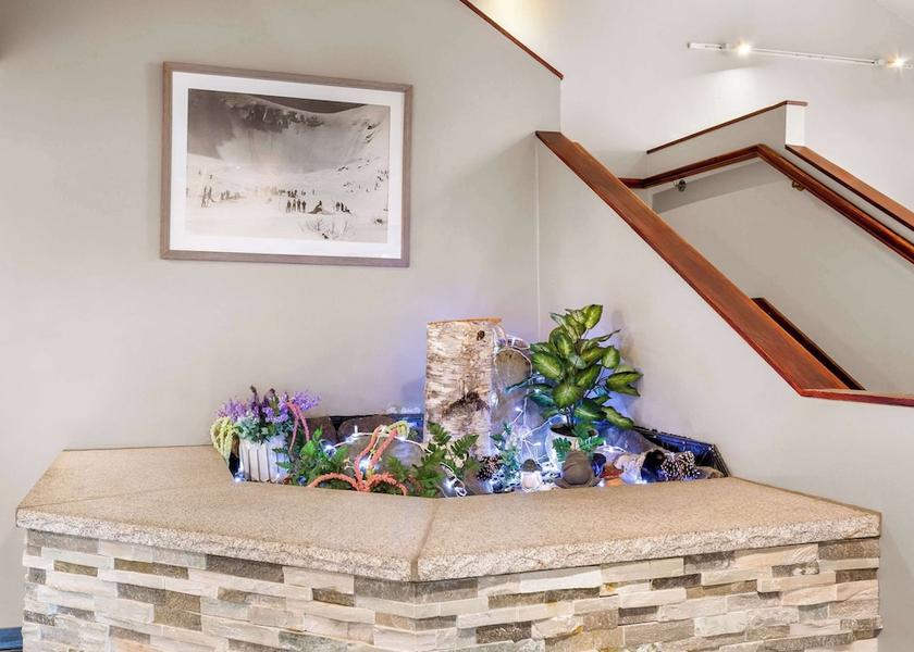 New Hampshire Gorham Lobby