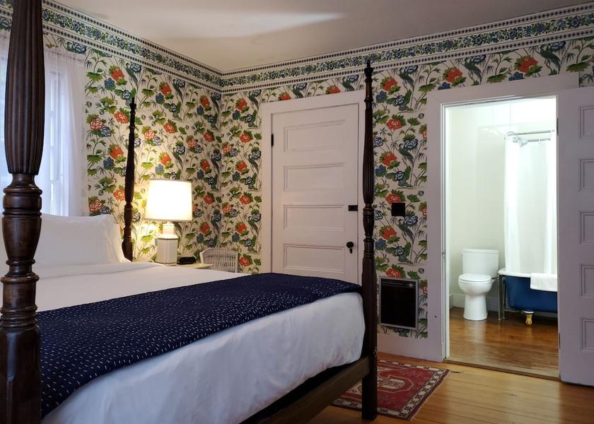 Maine Northeast Harbor Room