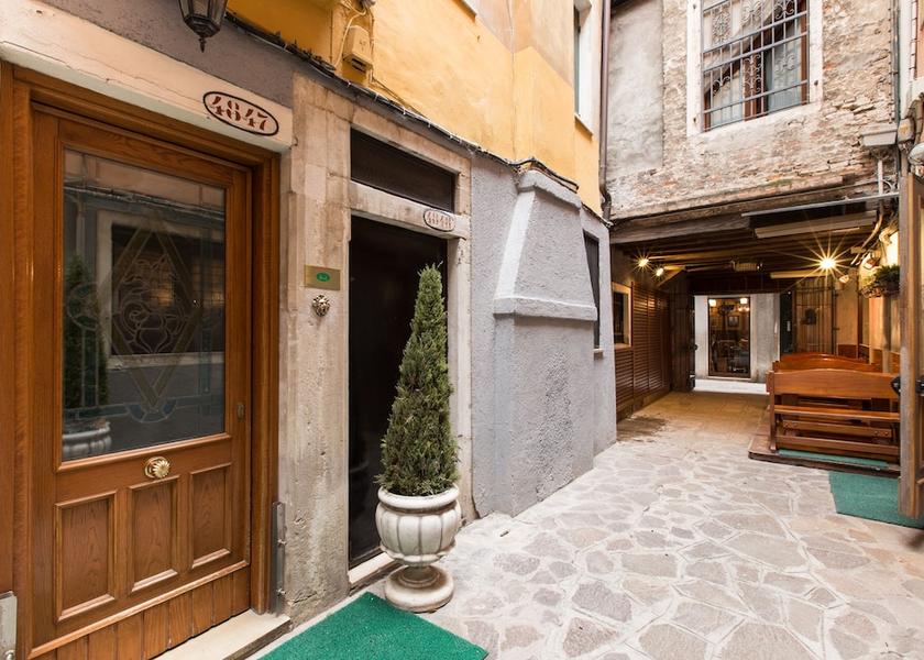 Veneto Venice Courtyard
