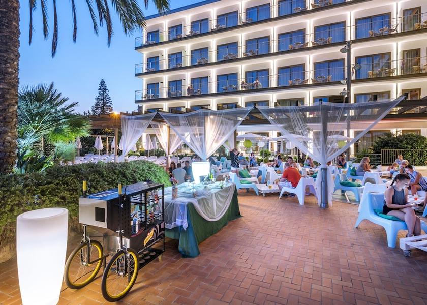 Catalonia Pineda de Mar Pool Side Bar