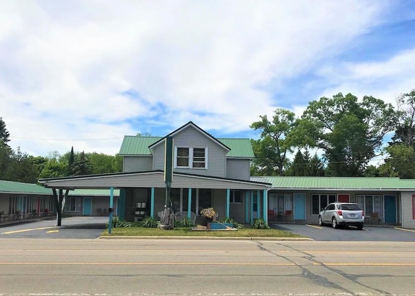 Michigan Cheboygan Property entrance