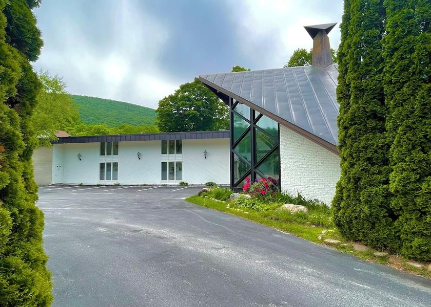 Vermont Manchester Center Exterior Detail