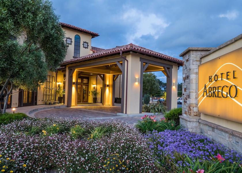 California Monterey Front of property