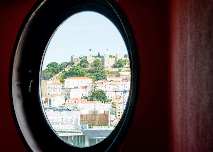  Lisbon Exterior