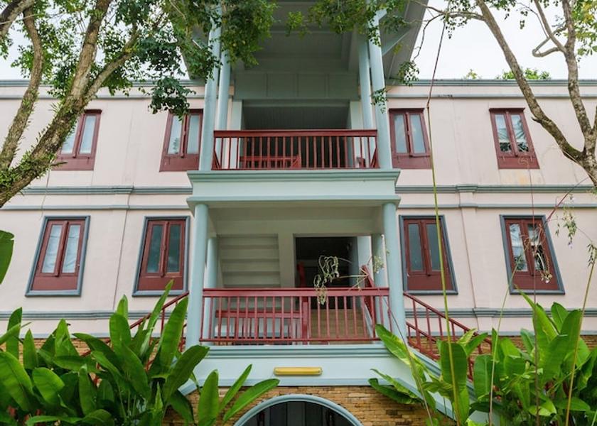Phuket Province Thep Krasattri Interior entrance