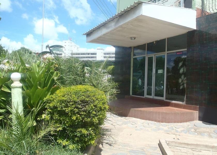  Livingstone Entrance