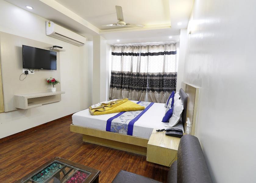 Delhi Delhi Family Room