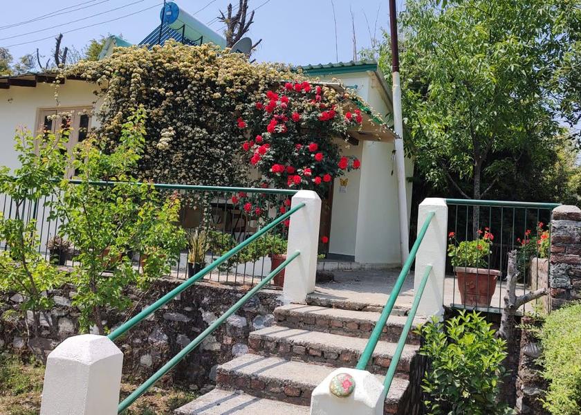 Uttarakhand Bhimtal Hotel Exterior