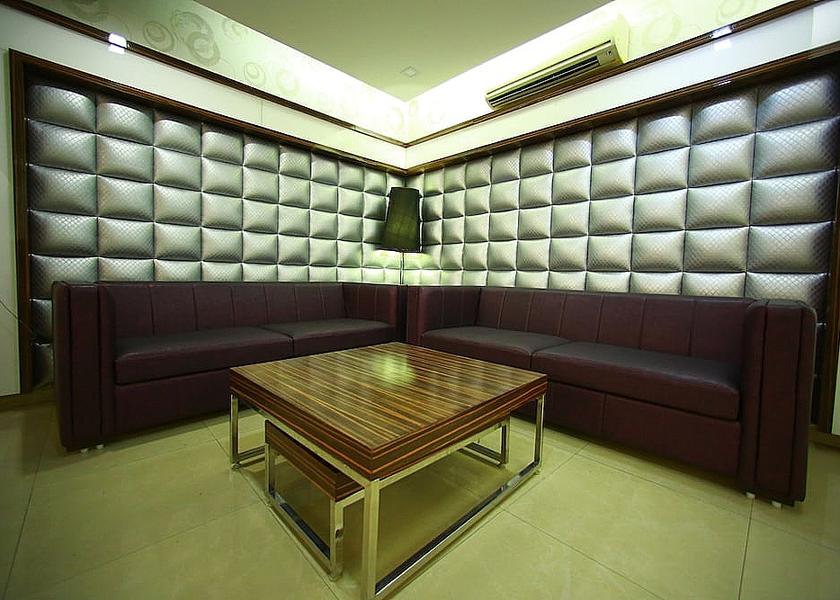 Delhi Delhi Lobby sitting area