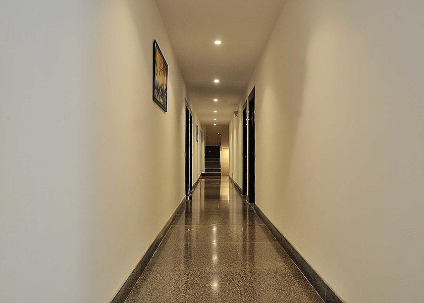 Delhi Delhi Hallway