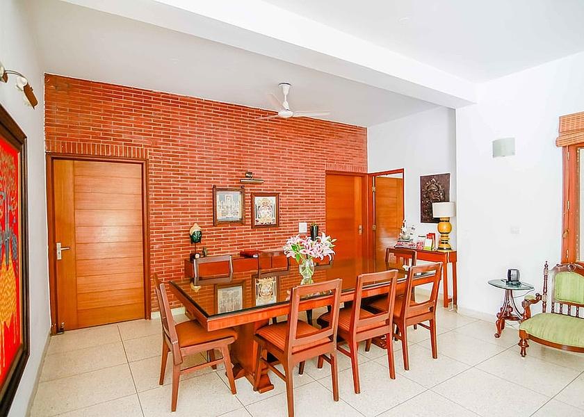 Delhi Delhi Dining Area