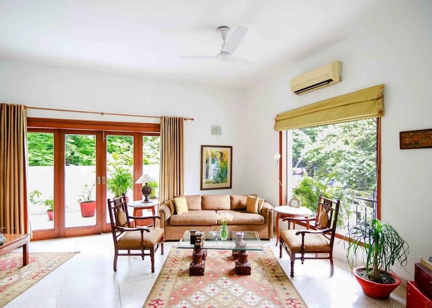 Delhi Delhi Lobby