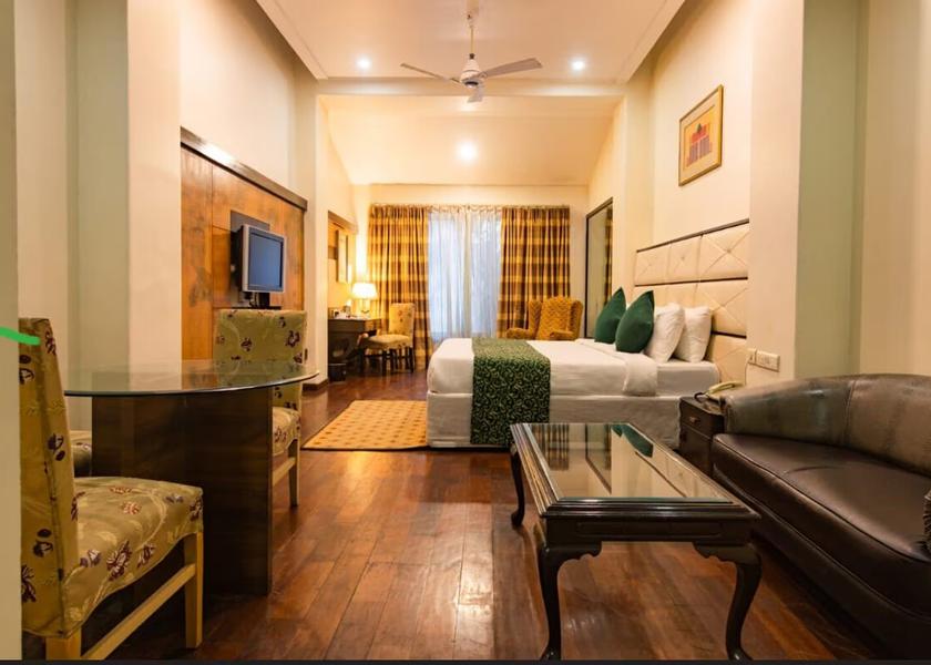 Maharashtra Pune Deluxe Room