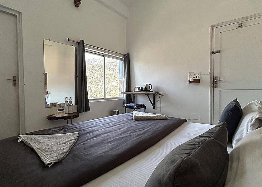 Uttarakhand Rishikesh Room
