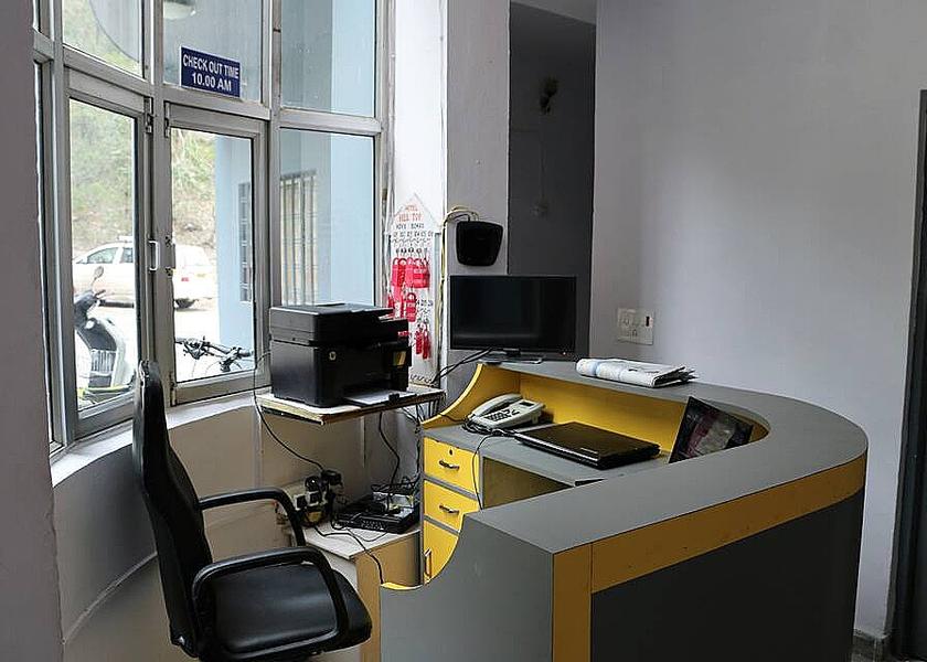 Uttarakhand Rishikesh Bunk Stay Lobby