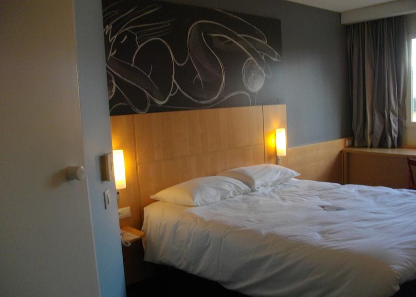 Auvergne-Rhone-Alpes Issoire Room