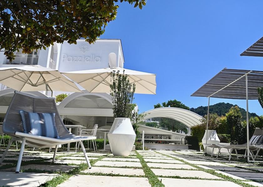 Campania Capri Front of property