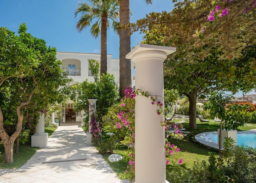 Campania Capri Front of property