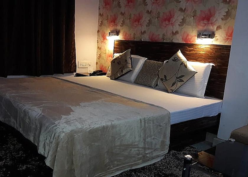Uttar Pradesh Lucknow Superior Triple Bed AC Room,Free High Speed Wifi