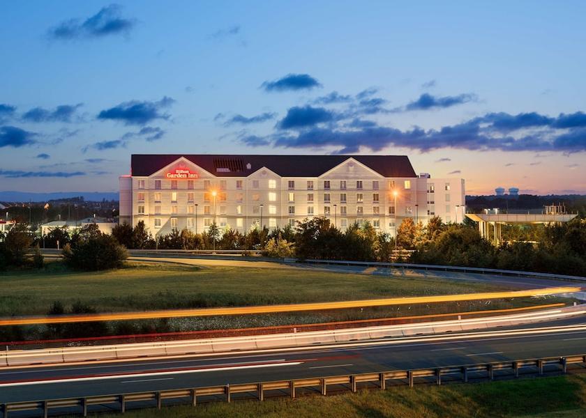 Virginia Ashburn Exterior Detail