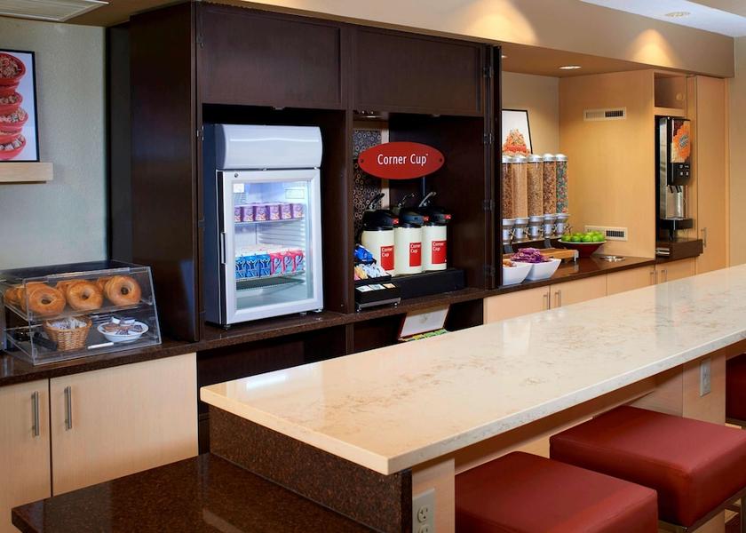 Michigan Novi Breakfast Area