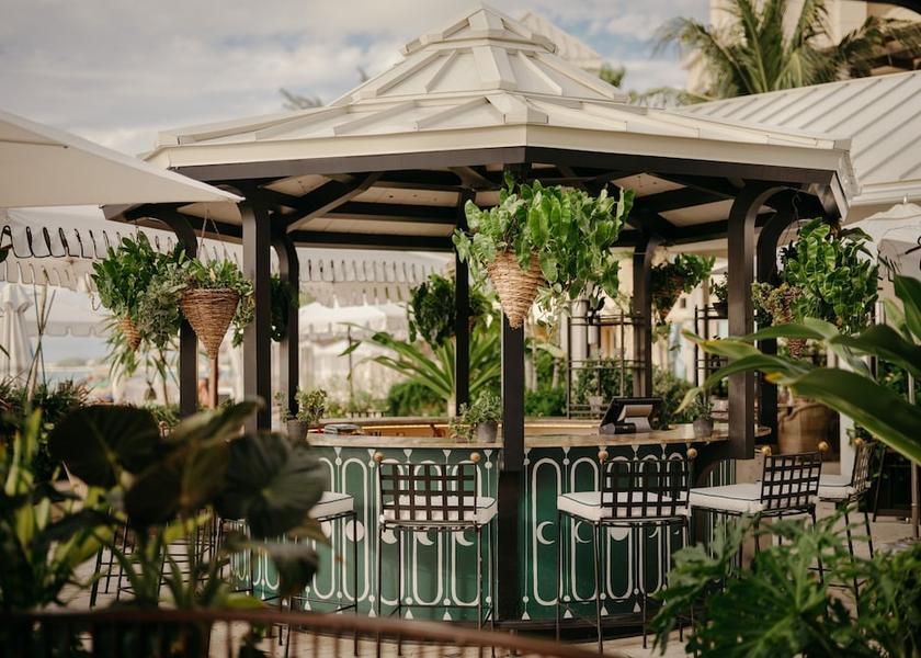  Seven Mile Beach Bar